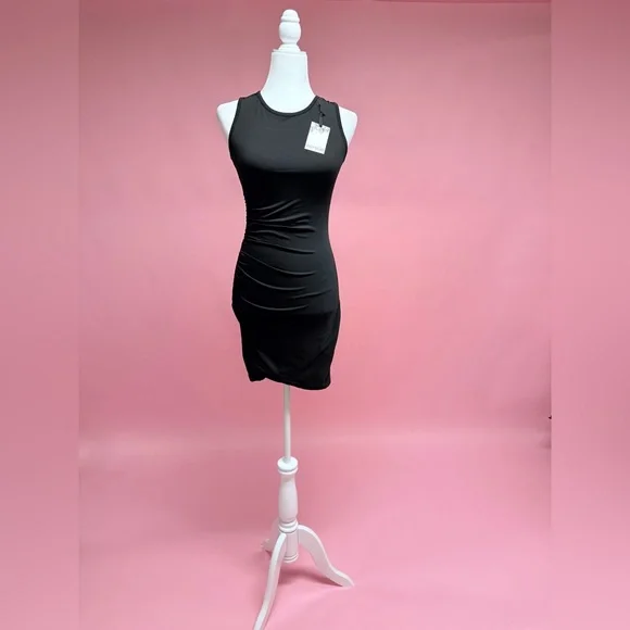 Elegant Black Sleeveless Dress - Picture 8 of 8